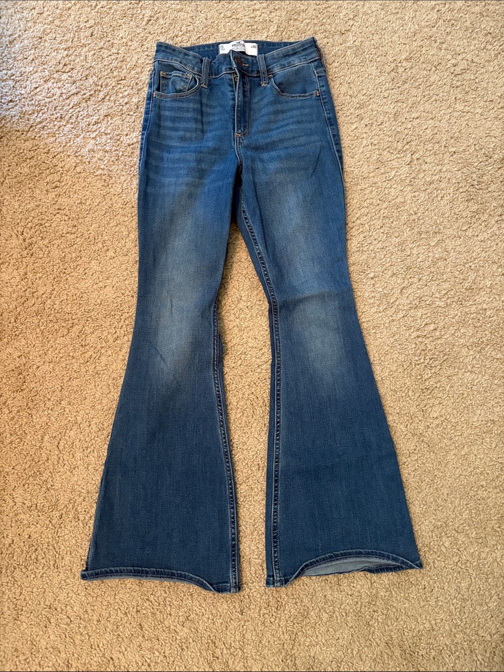 Hollister Medium Blue High-Rise Flared Wide Leg Jeans- short